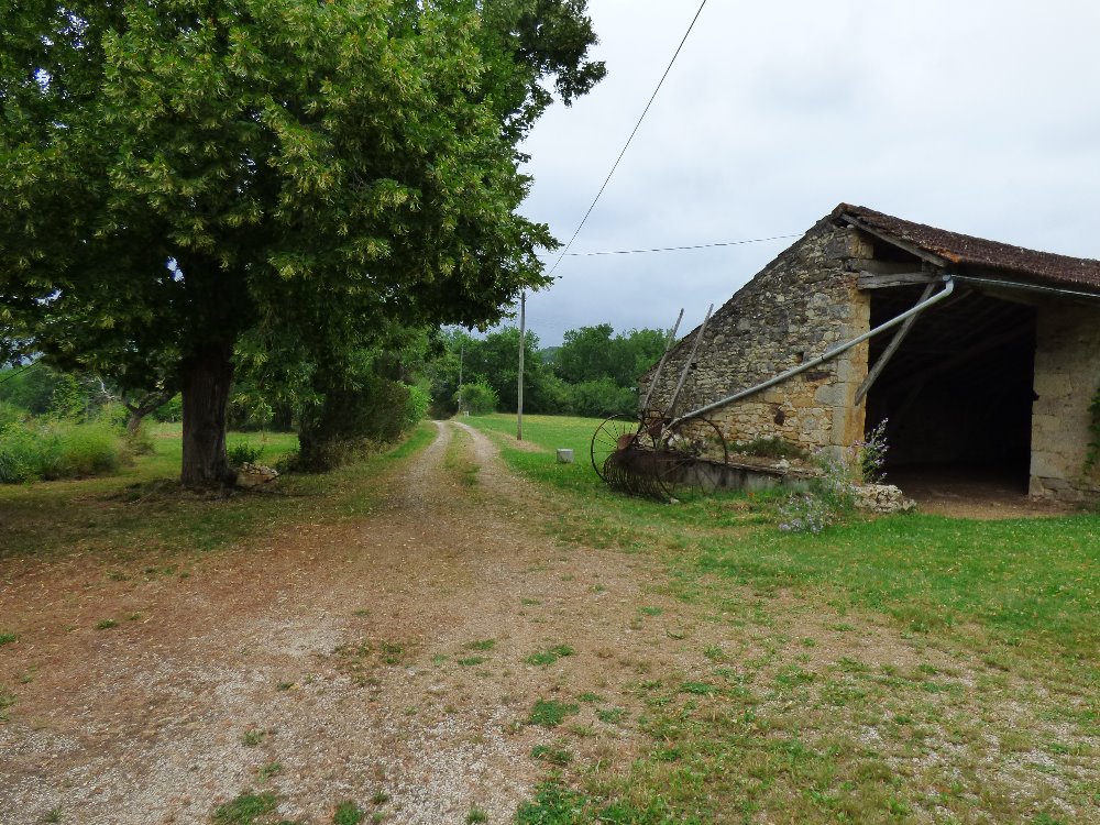 Aire camping-car  Puy-l'vque (46700) - Photo 2